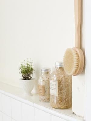 ジュエリーや貴金属買取などを行っています。